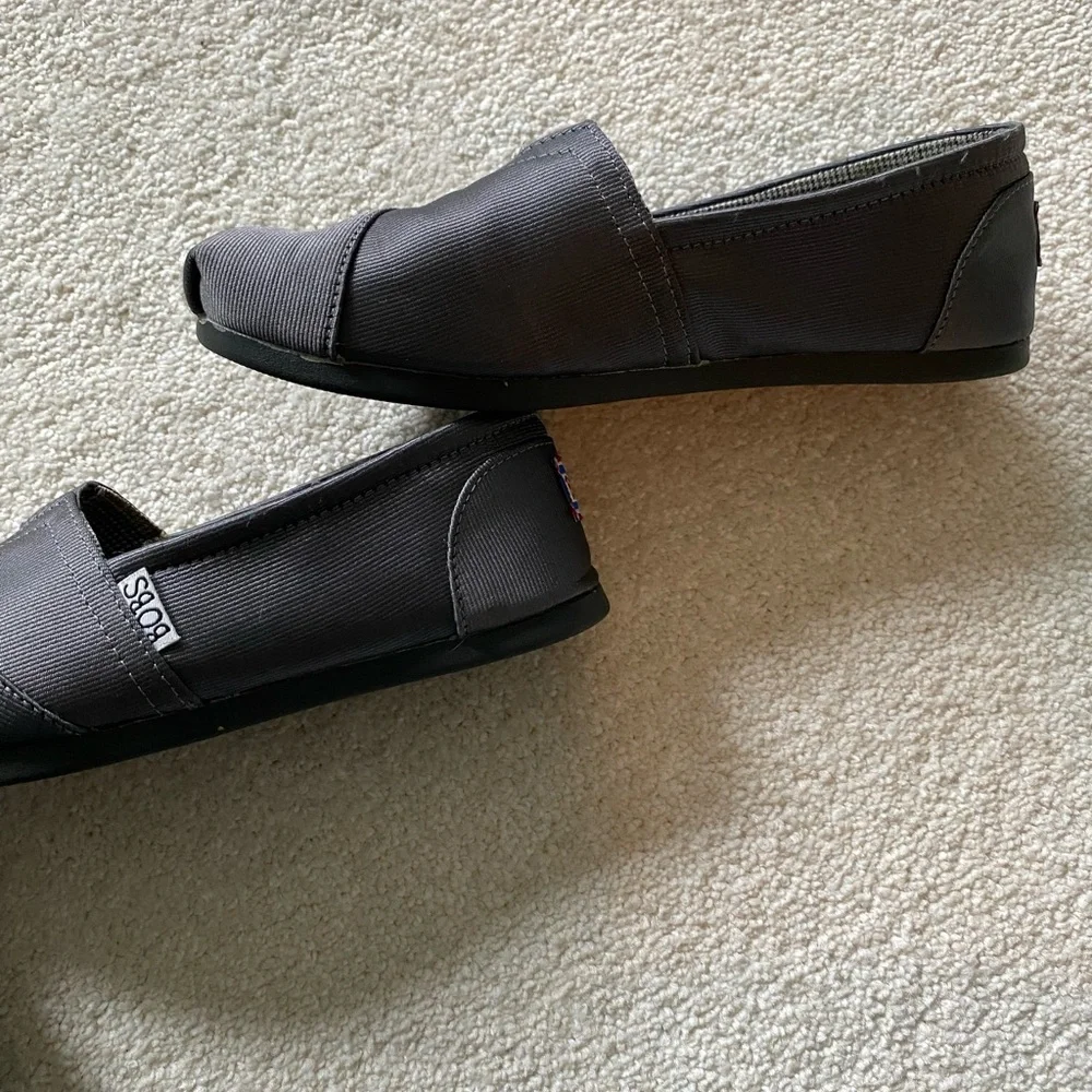 Bobs size 6.5 gray/silver shoes - Picture 6 of 7